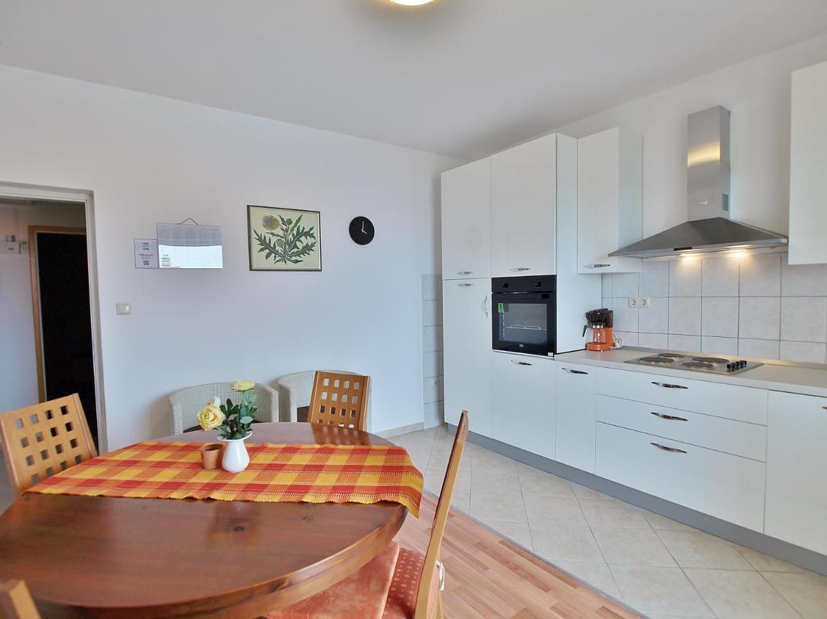 Apartments Biserka Rab Town Exterior photo
