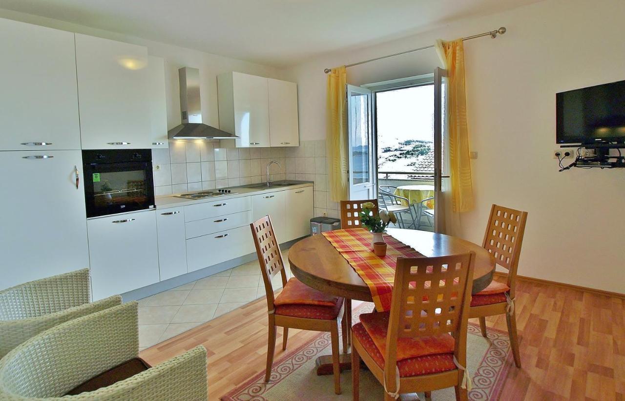 Apartments Biserka Rab Town Exterior photo