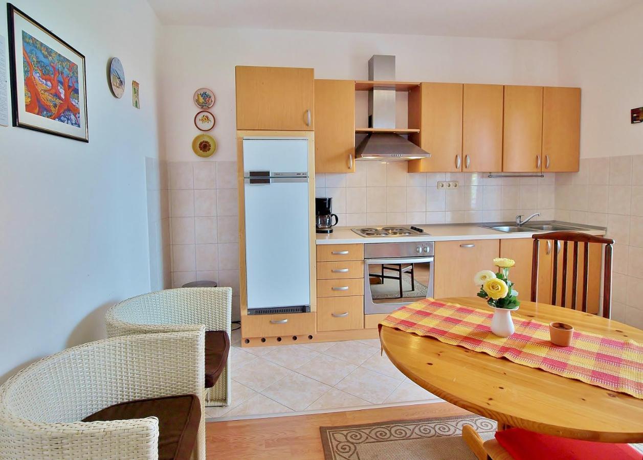 Apartments Biserka Rab Town Exterior photo