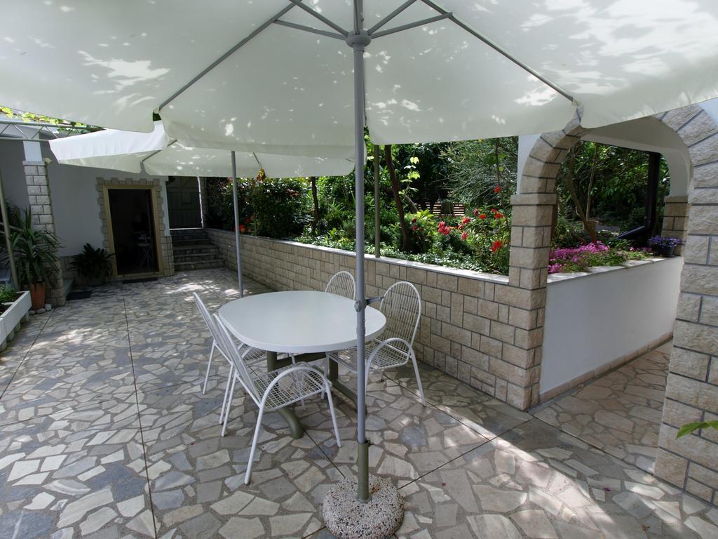 Apartments Biserka Rab Town Exterior photo
