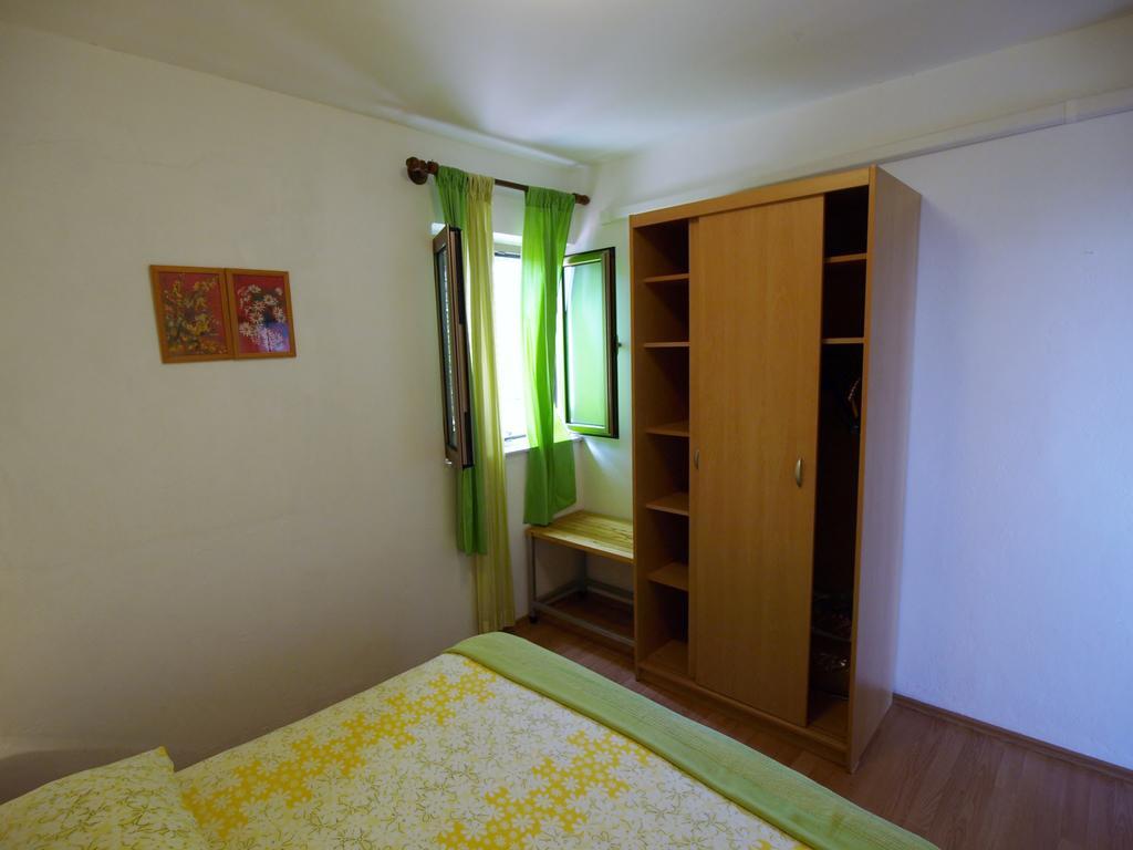 Apartments Biserka Rab Town Exterior photo